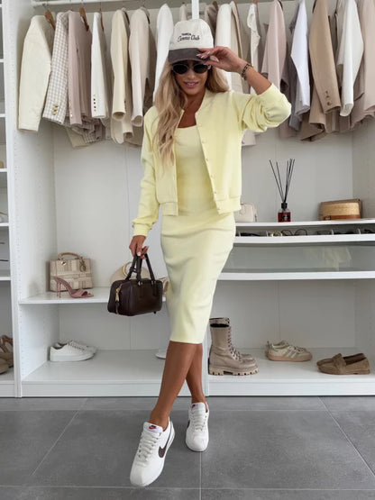 Karin  Şıklığıyla Öne Çıkan Konforlu Elbise ve  Ceket Takımı