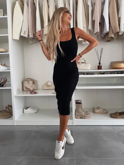 Karin  Şıklığıyla Öne Çıkan Konforlu Elbise ve  Ceket Takımı