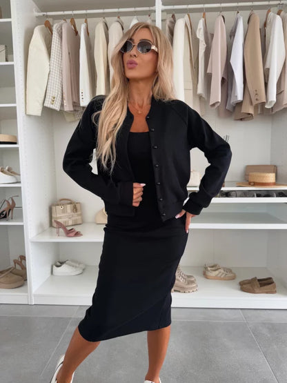 Karin  Şıklığıyla Öne Çıkan Konforlu Elbise ve  Ceket Takımı