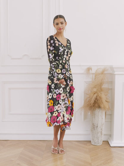 Bishop Kollu Çiçek İşlemeli Elbise